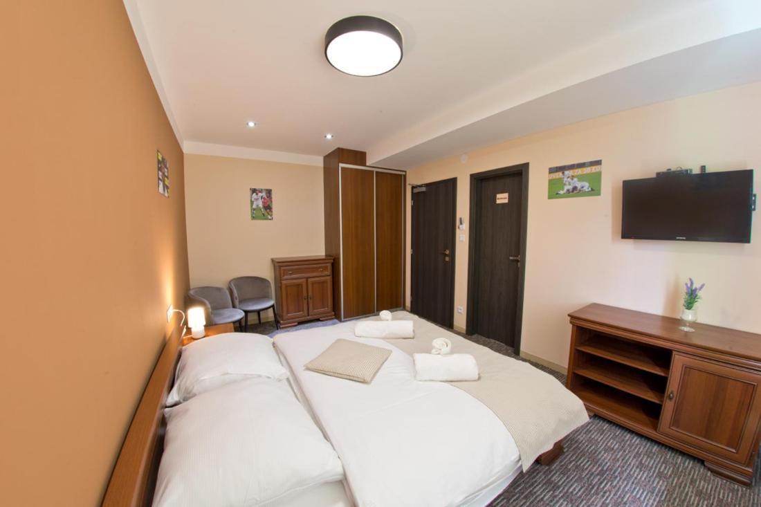 Restauracia Gol Hotel Oravske Vesele Bagian luar foto